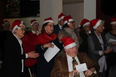 (FOTO: Inken Paletta) Joulutontut beim Singen. 